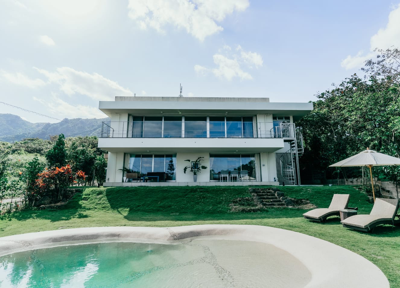 이시가키섬 가비라 야마하라의 자연에 둘러싸인 극해정 저택 외관